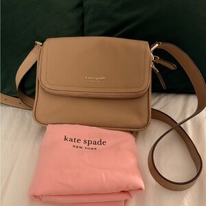 Kate Spade Run Around Large Flap Crossbody Bag Warm Taupe Like New with Dust Bag